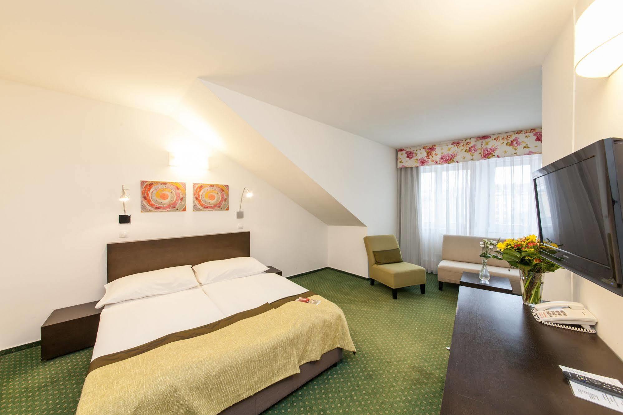 Hotell Vitkov 4*